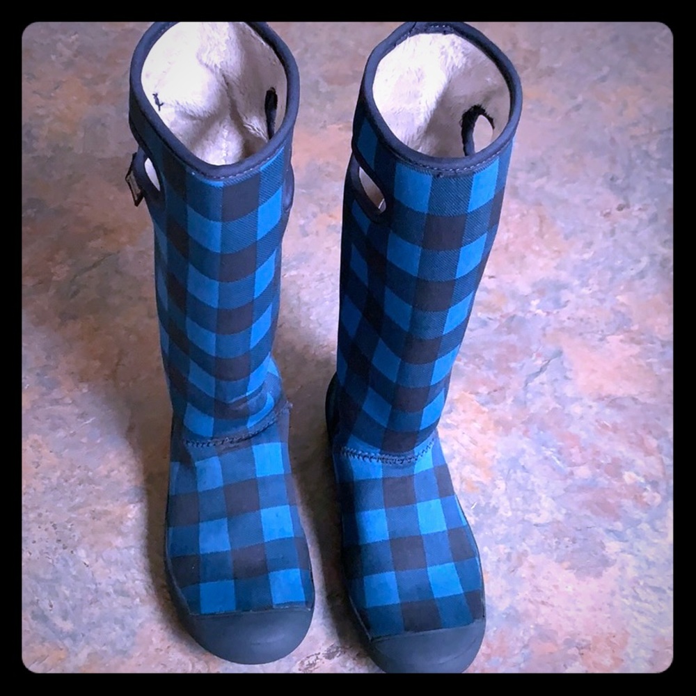 Size 37 BOGS adorable checked WATERPROOF boots